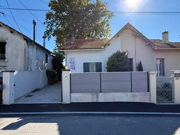Maison de charme de 83 m² sur terrain arboré de 716 m² avec atelier — À 5 min à pied du centre de L'