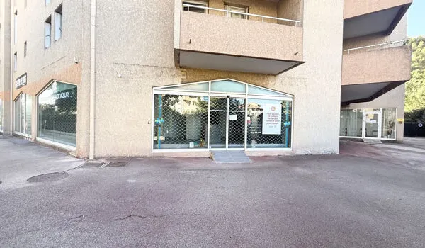 Local commercial 166 m²