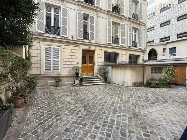 Bureaux à vendre / Surface de 208m2 à Paris 8ème