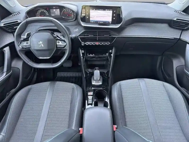 Peugeot 2008 puretech 130 s&amp;s eat8 — photo 8