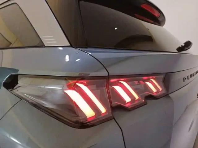 Peugeot 5008 hybrid 136 e-dcs6 — photo 50