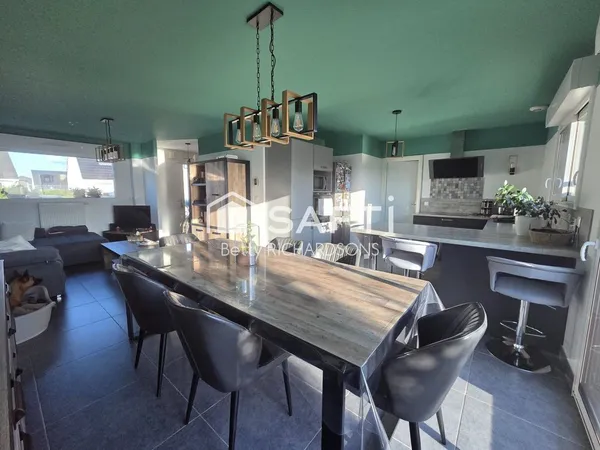 Cubique de 4 chambres. On pose ses meubles.