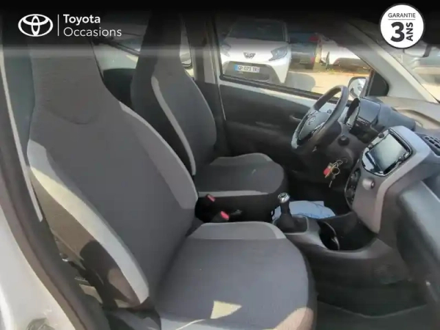 Toyota Aygo 1.0 vvt-i 72ch x-play 5p my20 — photo 6