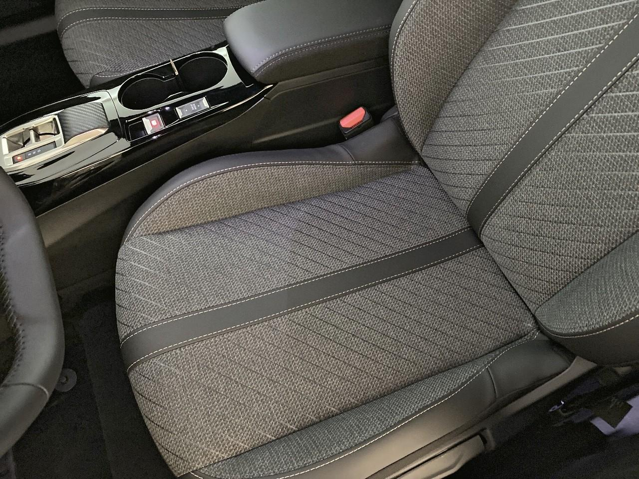 Peugeot 2008 hybrid 145 ch e-dcs6 allure — photo 9