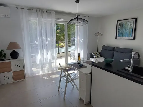Location meublée T2 à l'année La Londe