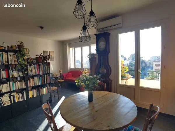 Appartement traversant au calme dans le centre de Marseille