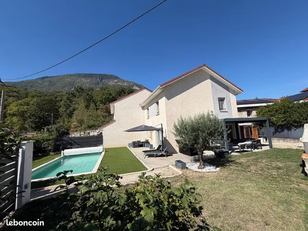 Maison familiale récente 106 m² avec piscine chauffée - Sassenage