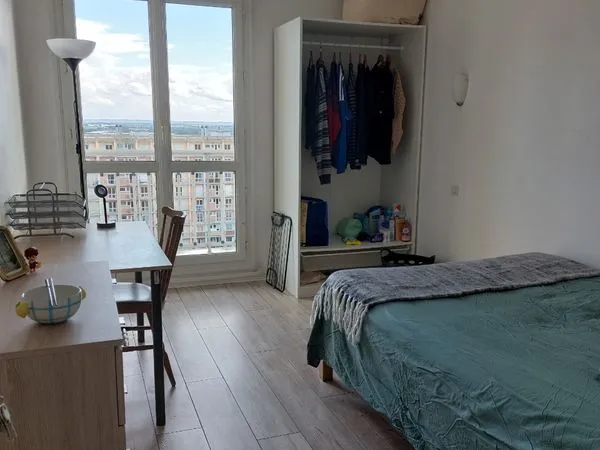 Colocation avec chambre et balcon privatif. Au pied du métro quartier villejean