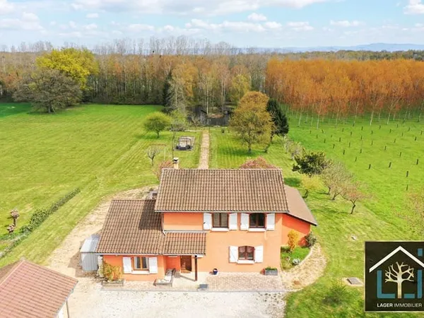 Maison Faramans avec magnifique terrain et plan d'eau