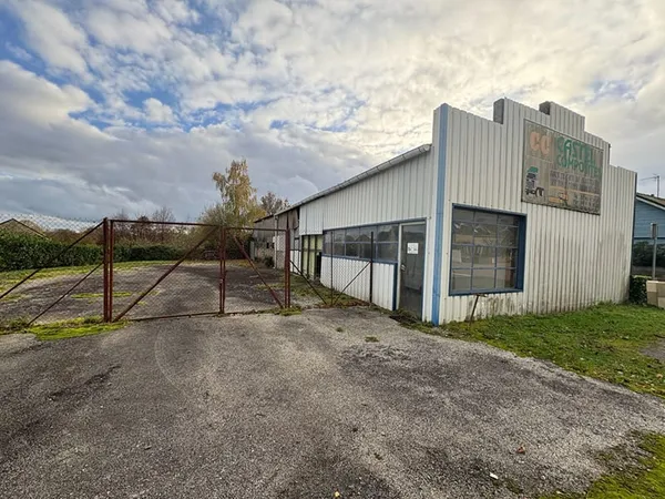 LOUISFERT, Atelier de 250 m² sur 1600 m² de terrain