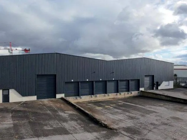 Local d'activité 1968 m²
