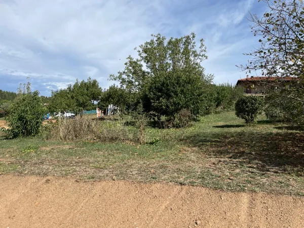 Terrain 908 m²