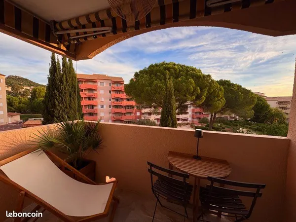 Coup de coeur - Appartement traversant 49 m² entièrement rénové - Hyères
