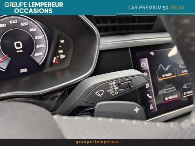 Audi Q3 35 tdi 150ch s line s tronic 7 — photo 11