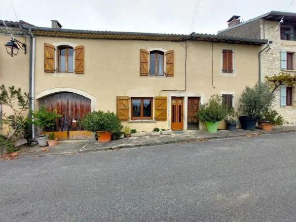 MAISON DE VILLAGE AVEC JARDIN PROCHE « SALIES DU SALAT »
