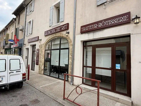 JONQUIERES - Local commercial spécialisé boucherie - 74 m²