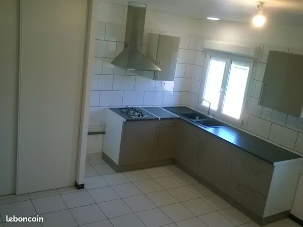 Appartement F2 duplex 40m2, non meublé à MAUGUIO