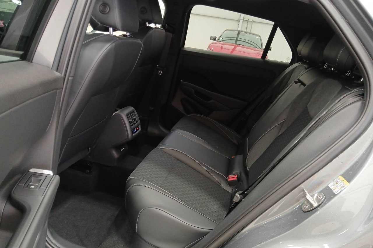 Volkswagen T-Roc — photo 12