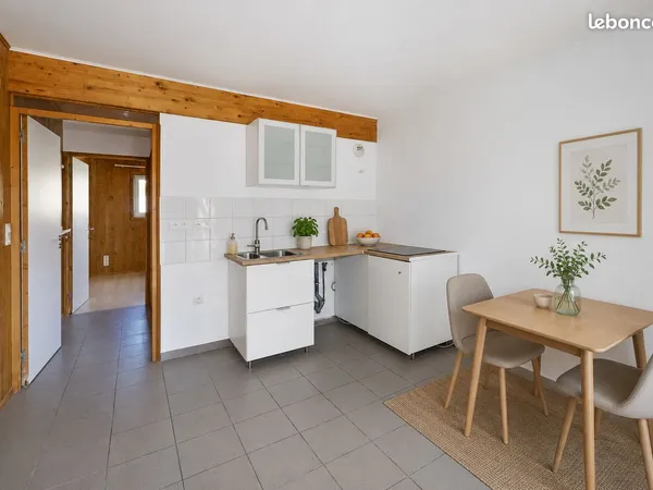 Appartement 2 pièces 27 m², terrasse au sud et cave, parking en option