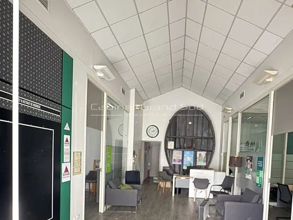 Local commercial 204 m²