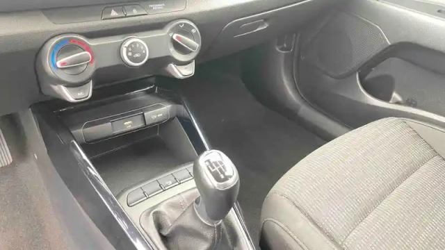 Kia Stonic 1.0 t-gdi 100 ch bvm6 — photo 17