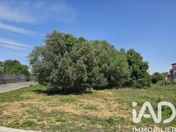 Terrain 906 m²