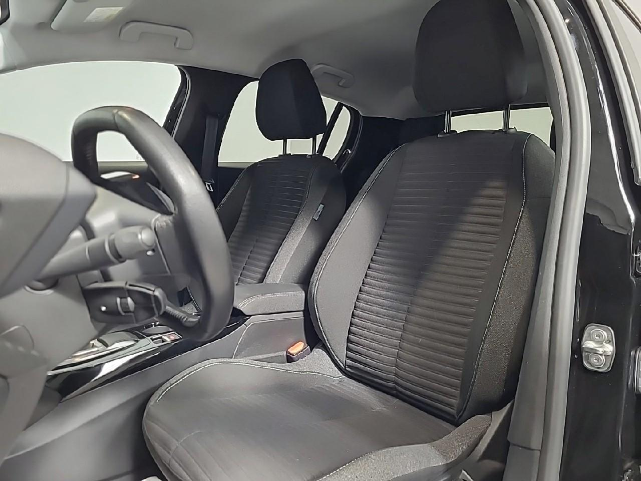 Peugeot 208 electrique 50 kwh 136ch style — photo 10