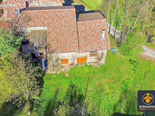 Propriété 5 pièces 198 m²