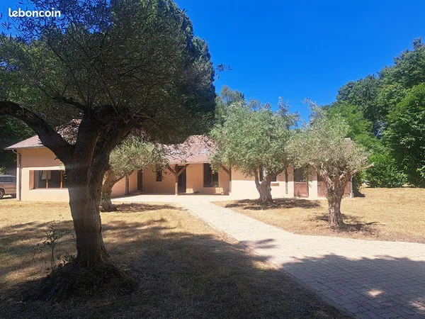 Propriété 7 pièces 184 m²