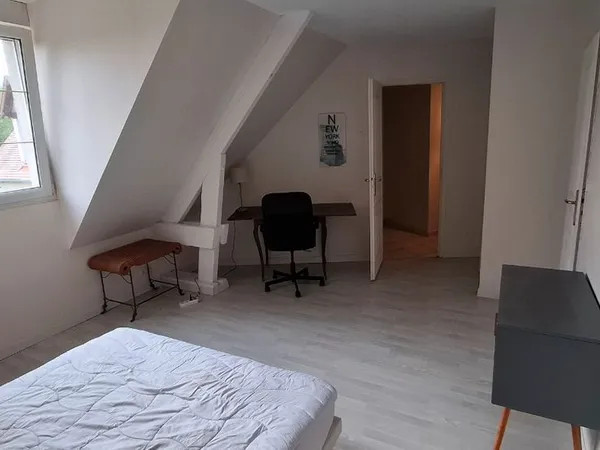 Chambre meublée indépendante