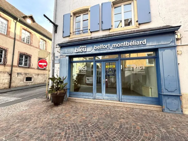 Local commercial 64 m²
