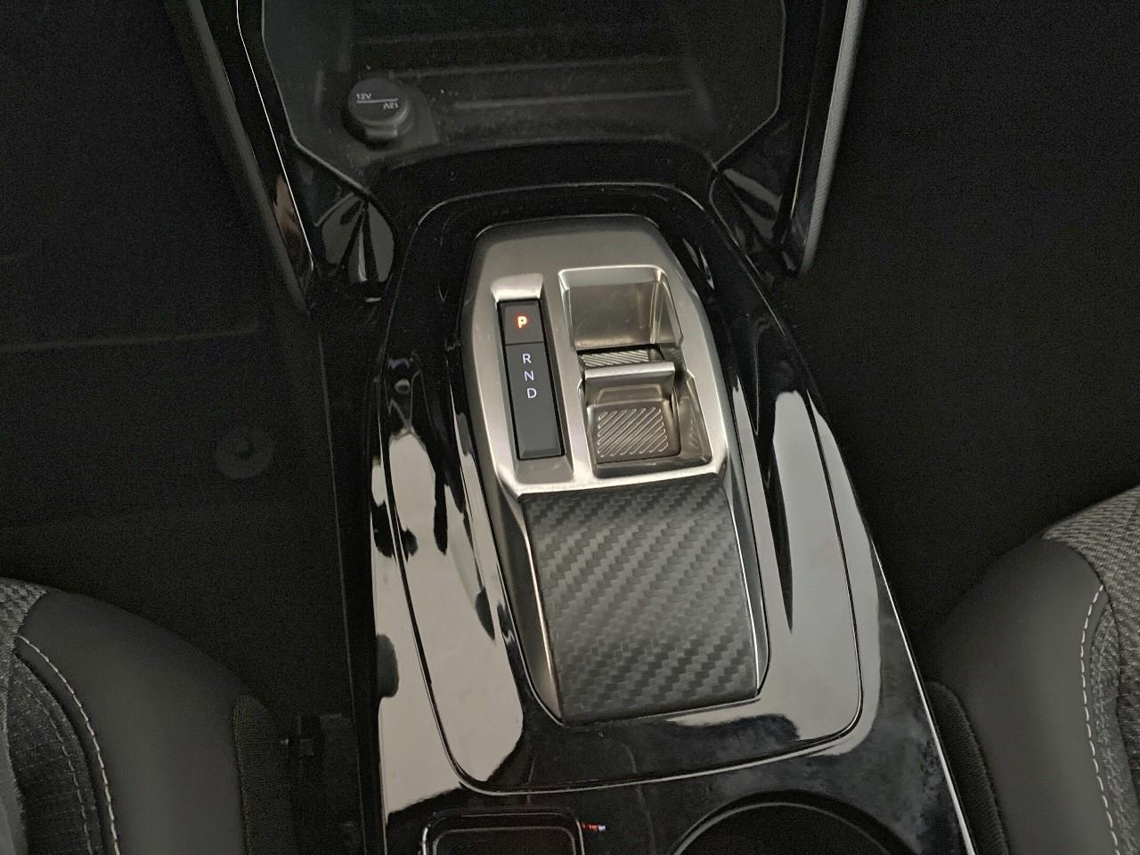 Peugeot 2008 hybrid 145 ch e-dcs6 allure — photo 17