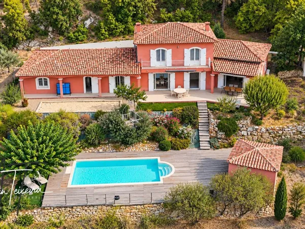 ÉLÉGANCE PROVENÇALE & ART DE VIVRE À FLAYOSC