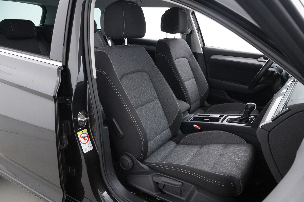 Volkswagen Passat SW — photo 14
