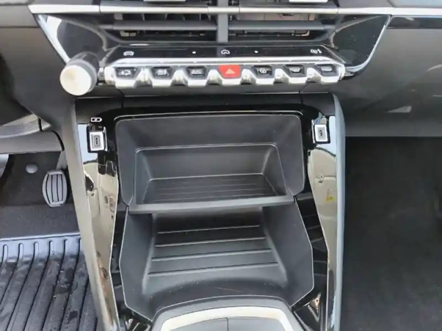 Peugeot 208 turbo 100 ch bvm6 — photo 18