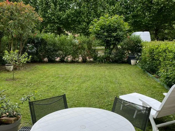 à louer à l'année - appartement meublé de 35 m2 avec grand jardin privatif