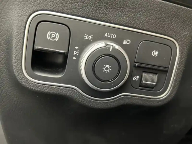 Mercedes Gla 200 d amg line — photo 22