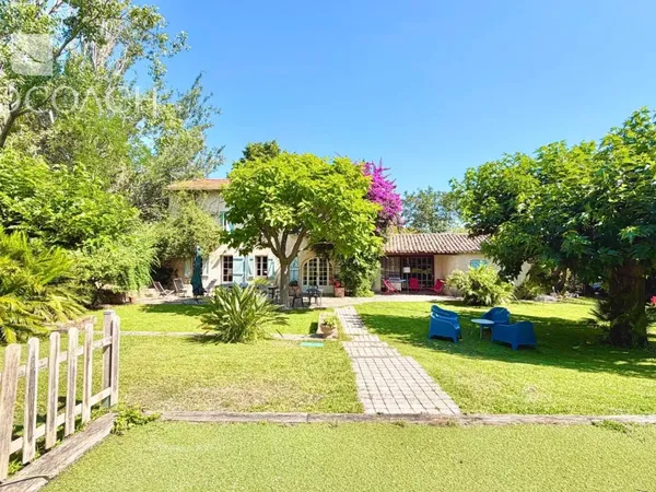 Très beau mas provençal à rénover