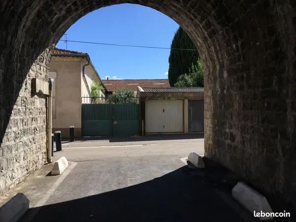 Loue garage prés de la gare de Nîmes
