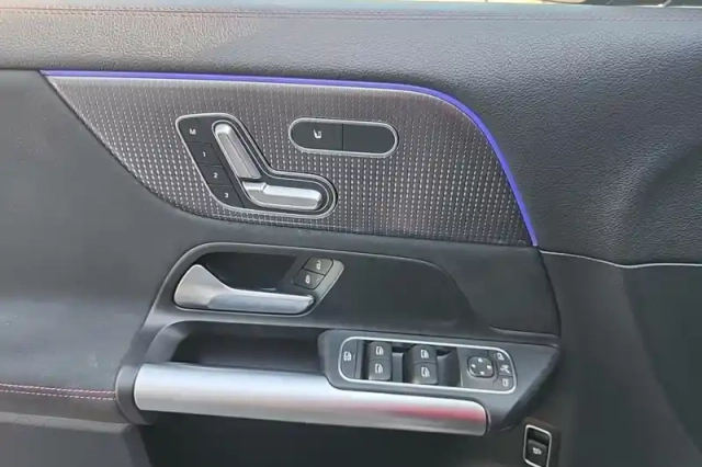 Mercedes Eqa 250+ — photo 31