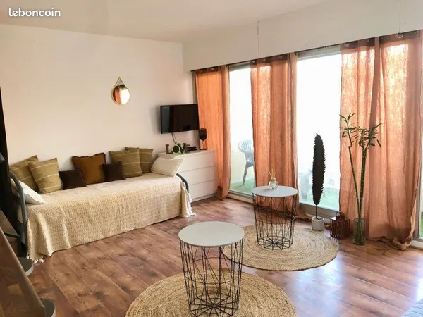 Studio plage centrale avec balcon