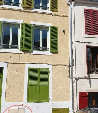 Immeuble de 3 appartements plus studio à 5 mnminutes du centre-ville à pie