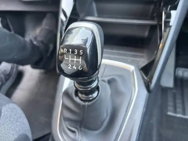 Peugeot 208 puretech 100 s&amp;s bvm6 — photo 14