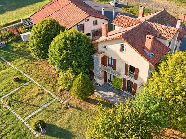 DARSAC ? MAISON D'ENVIRON 150 M², GRAND TERRAIN CONSTRUCTIBLE ET ATELIER DE 257 M²
