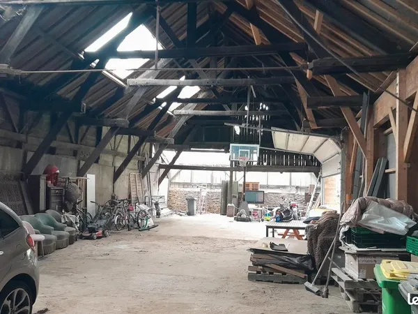 Hangar, potentiel de 420 m² de surface de plancher