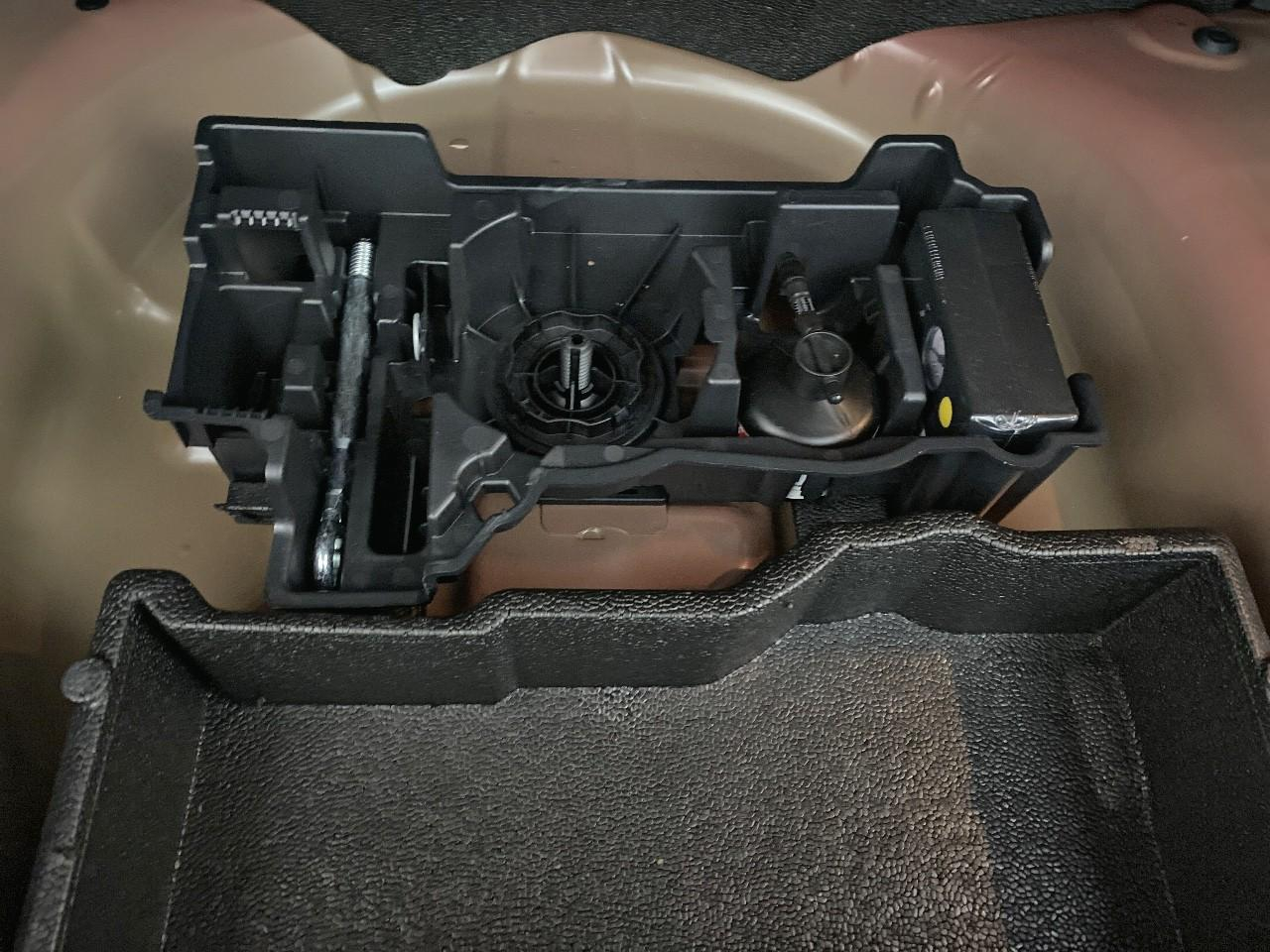 Peugeot 2008 hybrid 145 ch e-dcs6 allure — photo 16