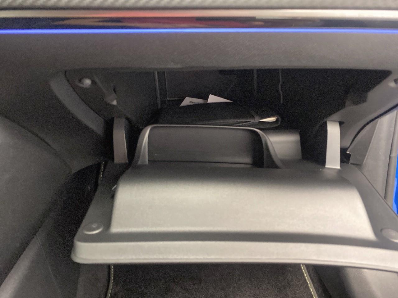 Peugeot 208 hybrid 136 e-dcs6 gt — photo 27