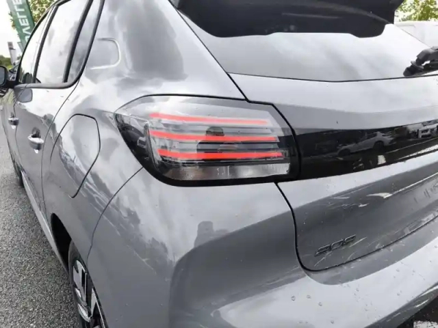 Peugeot 208 hybrid 110 ch e-dcs6 — photo 17
