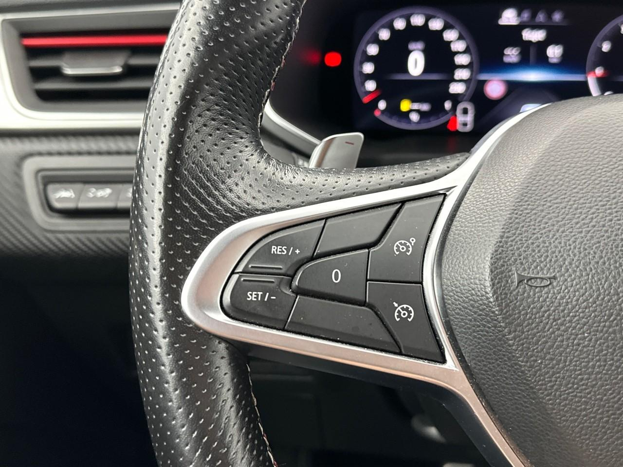 Renault Captur tce 160 edc - 21b r.s. line — photo 20