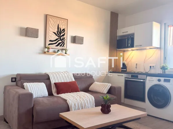 Studio rénové avec balcon et vue mer